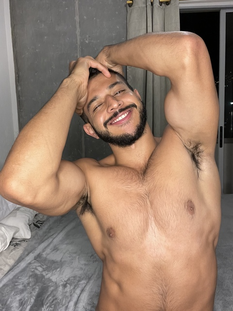 Image d'en-tête OnlyFans alejo_bts