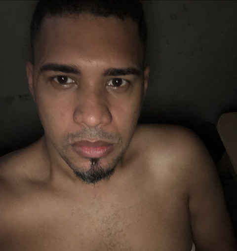 OnlyFansのヘッダー画像 alixlafamalive