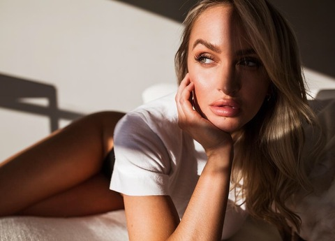 오직 팬들만 볼 수 있는 alyssabarbara의 헤더 사진