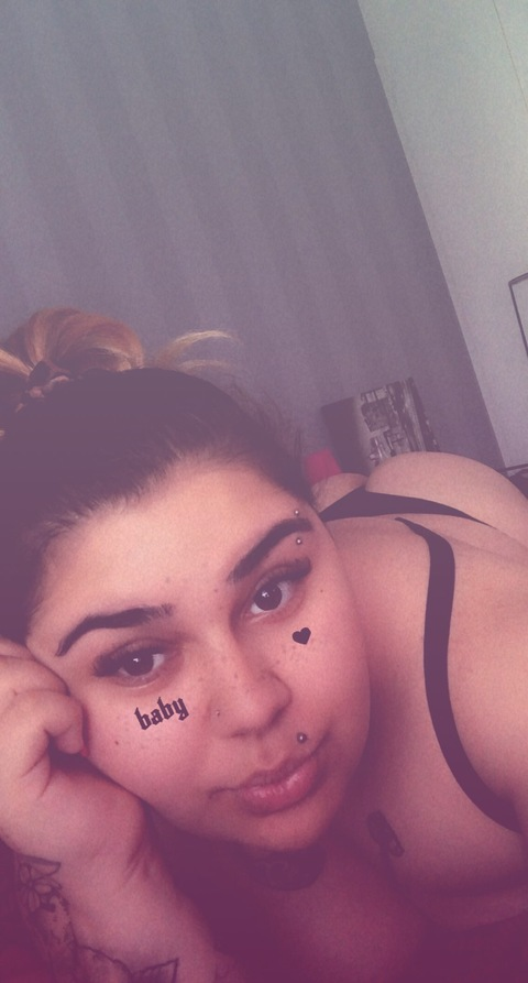 OnlyFansのヘッダー画像 amirauh