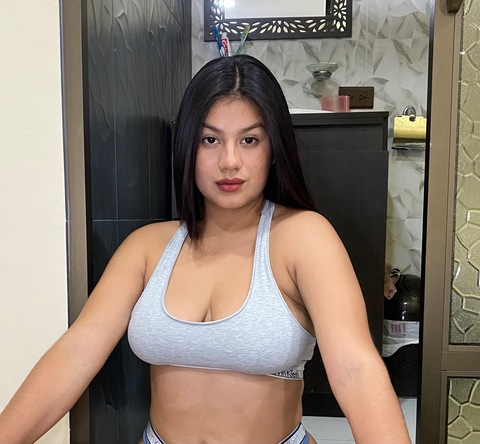 오직 팬들만 볼 수 있는 anahikathlen의 헤더 사진