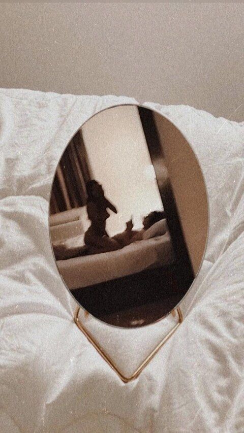 OnlyFansのヘッダー画像 anaxluxx