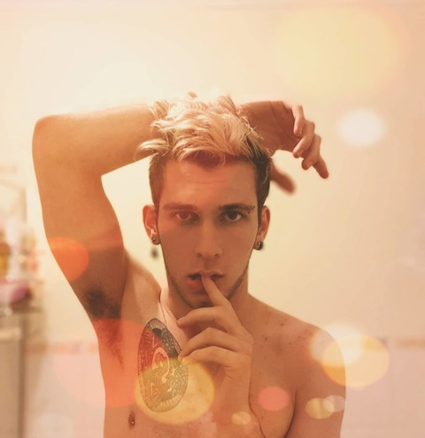 Картинка шапки OnlyFans antontaylor69