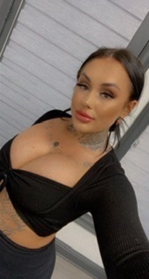 Image d'en-tête OnlyFans arielearll