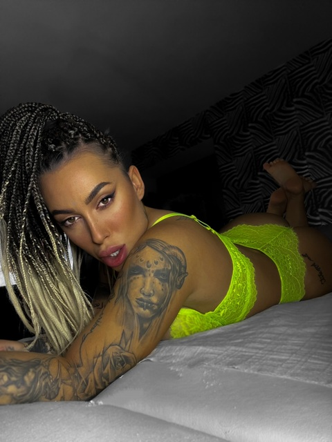 오직 팬들만 볼 수 있는 barbbunny의 헤더 사진