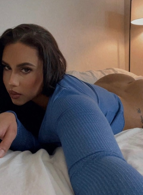 Картинка шапки OnlyFans bellatatixo