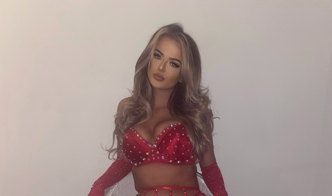 OnlyFans हेडर चित्र bellbleunextdoor