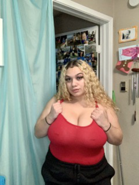 Картинка шапки OnlyFans bigtittybitchxo