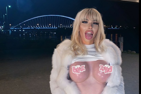 Gambar header OnlyFans bratzdoll_brno