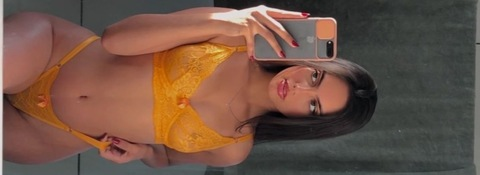 OnlyFansのヘッダー画像 brendatrindade