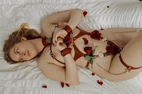 오직 팬들만 볼 수 있는 britishminx의 헤더 사진