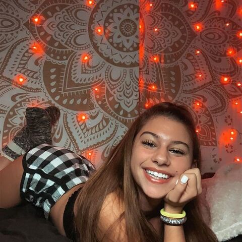 Снимка на заглавието на OnlyFans carlieemarieee