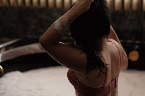 Gambar header OnlyFans carolinees