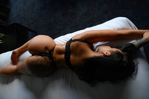 OnlyFans हेडर चित्र caseysaron