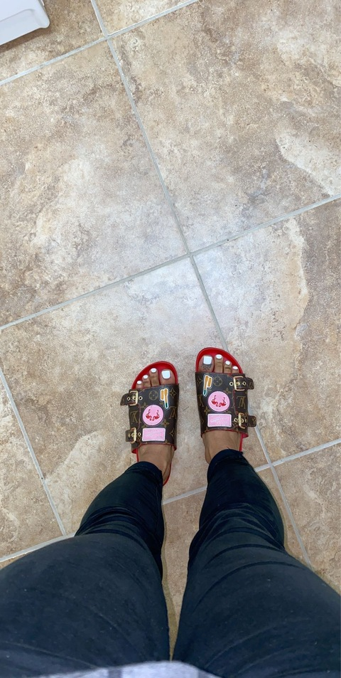 OnlyFansのヘッダー画像 cellafeet