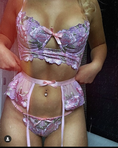 OnlyFans header picture chlo12345