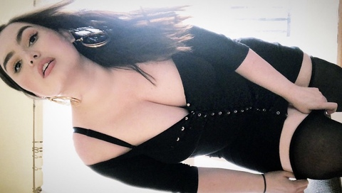 Картинка шапки OnlyFans curvybrit