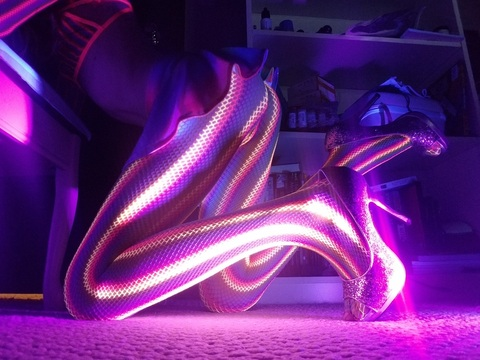 OnlyFans header picture dahnetease