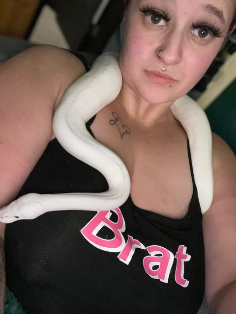 OnlyFans header picture datmilf420