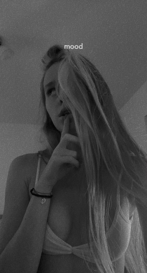 OnlyFansのヘッダー画像 denissa18