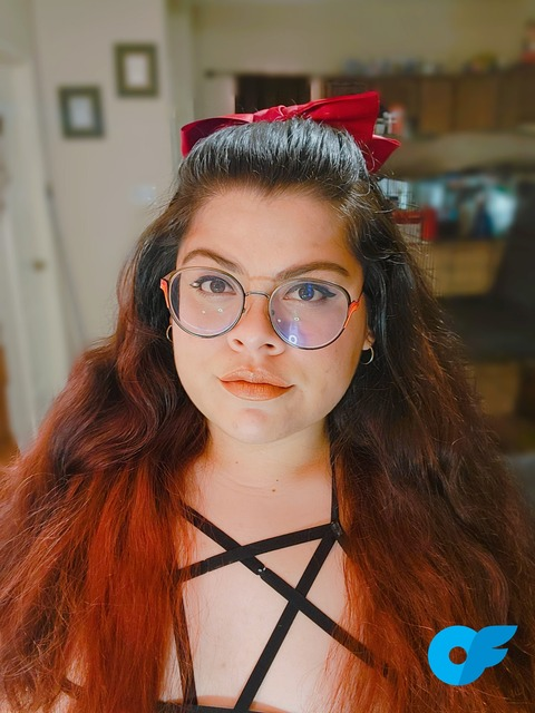 Gambar header OnlyFans dioscorina