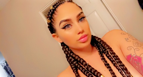 Imagen de encabezado de OnlyFans de donia2327