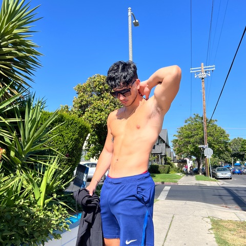 OnlyFansのヘッダー画像 emilivno