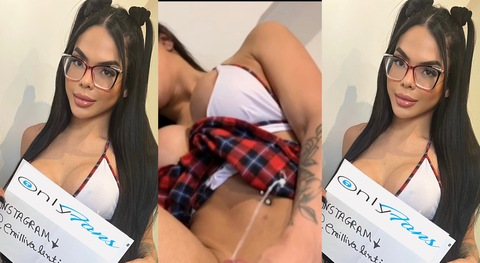 OnlyFans header picture emillivalentina