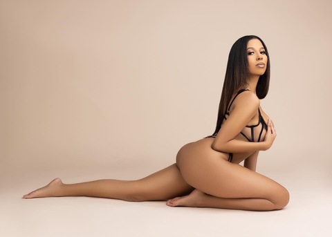 OnlyFans हेडर चित्र emmmyxo