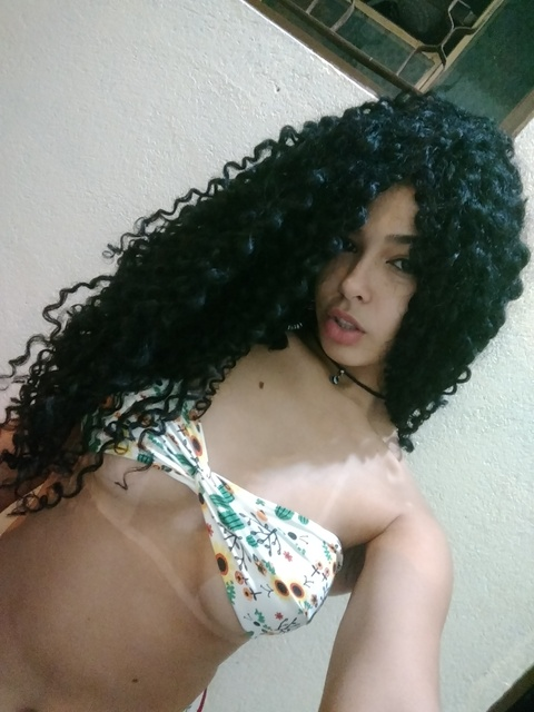 Картинка шапки OnlyFans eymirian