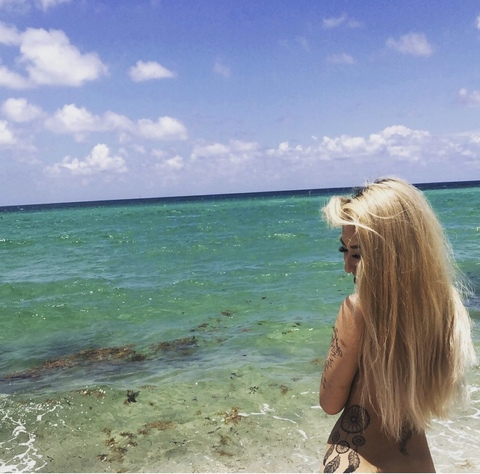 OnlyFans हेडर चित्र foreignreign