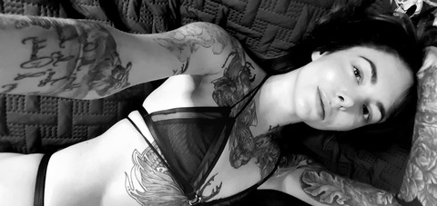 오직 팬들만 볼 수 있는 franny.christina의 헤더 사진