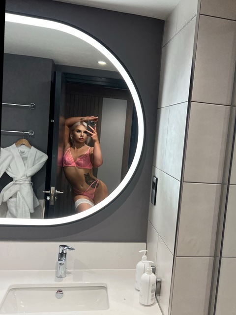 Image d'en-tête OnlyFans gemolive