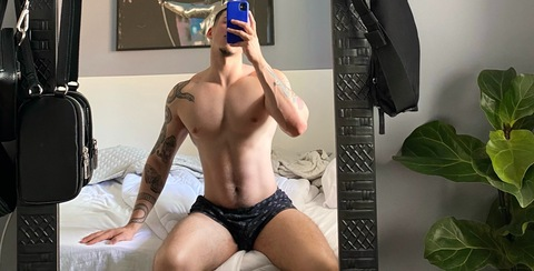 OnlyFans header picture guigsims
