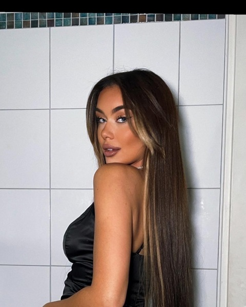 오직 팬들만 볼 수 있는 gwendolynceline의 헤더 사진