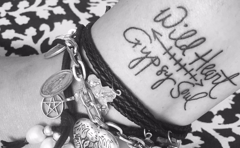 오직 팬들만 볼 수 있는 gypsy-lee의 헤더 사진