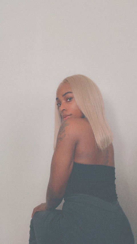 Снимка на заглавието на OnlyFans iamtoriw