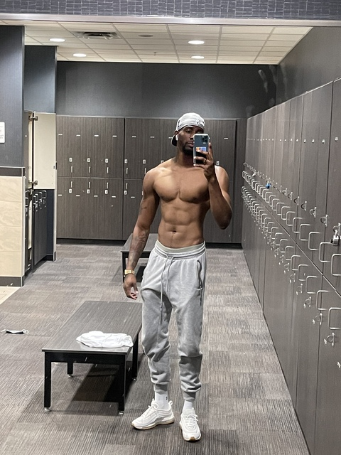 오직 팬들만 볼 수 있는 imthatartist의 헤더 사진