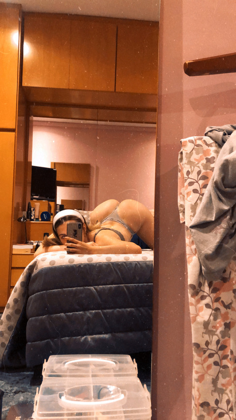 OnlyFansのヘッダー画像 irenehc99