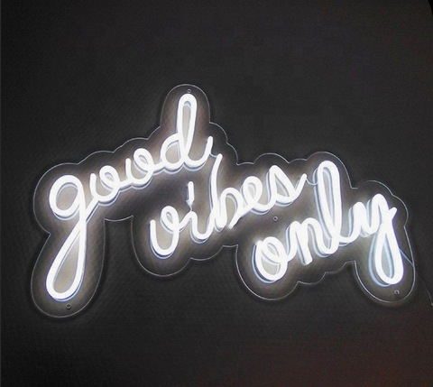 OnlyFansのヘッダー画像 issluvv