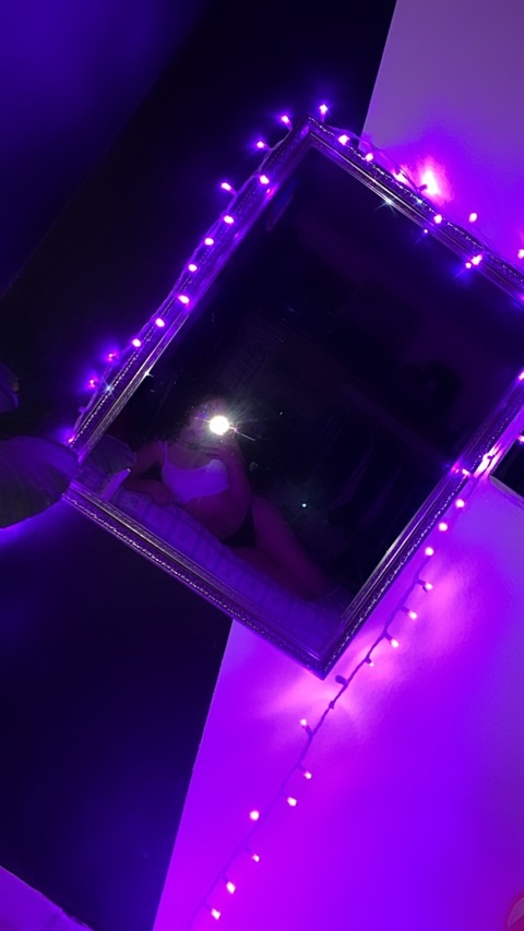 OnlyFansのヘッダー画像 itsfernis24