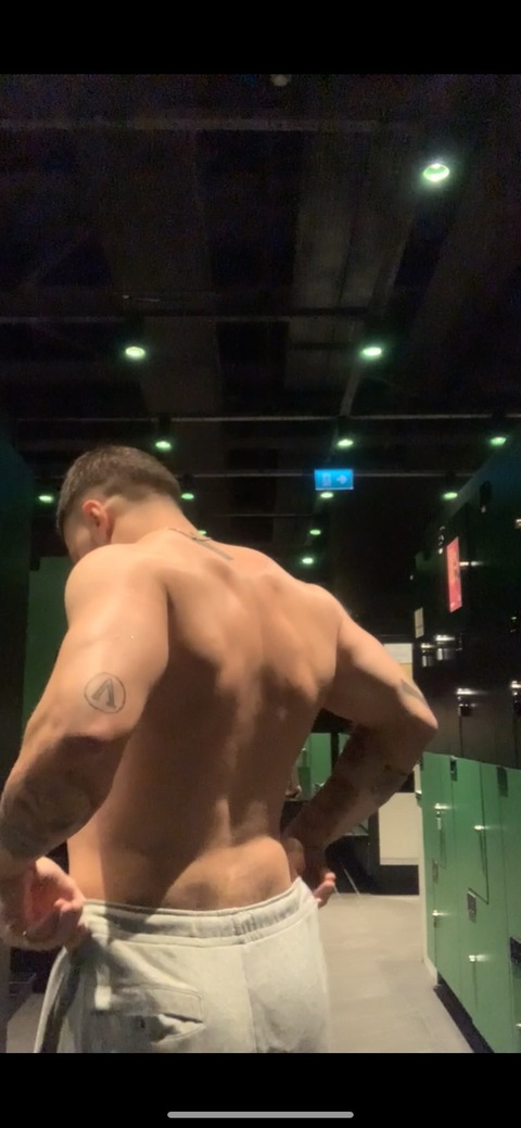 Картинка шапки OnlyFans jrnegan