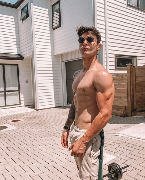 OnlyFans header picture kingdankz