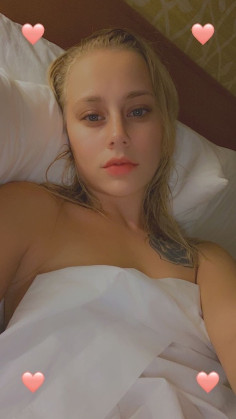 오직 팬들만 볼 수 있는 kkristiennoel의 헤더 사진