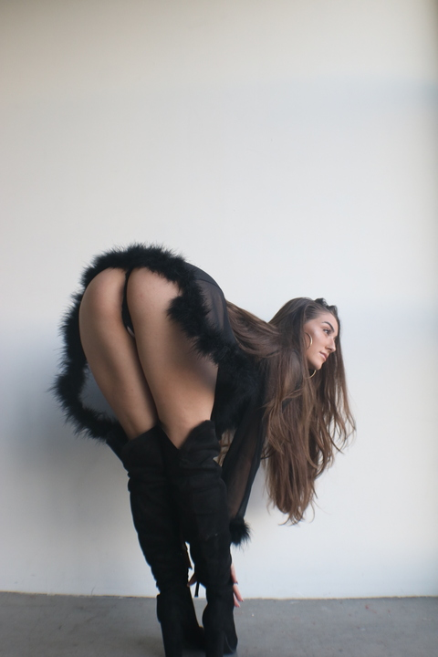 오직 팬들만 볼 수 있는 kraveelectra의 헤더 사진