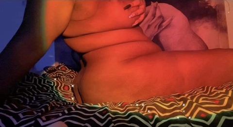 오직 팬들만 볼 수 있는 kurvvykisses의 헤더 사진