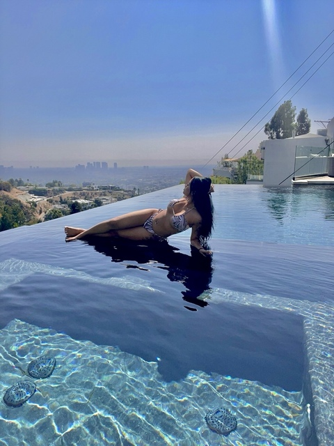 Gambar header OnlyFans lingcakes