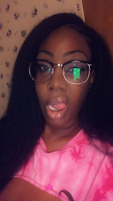 OnlyFansのヘッダー画像 lipzlethal