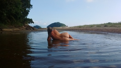 오직 팬들만 볼 수 있는 lisaaranha의 헤더 사진