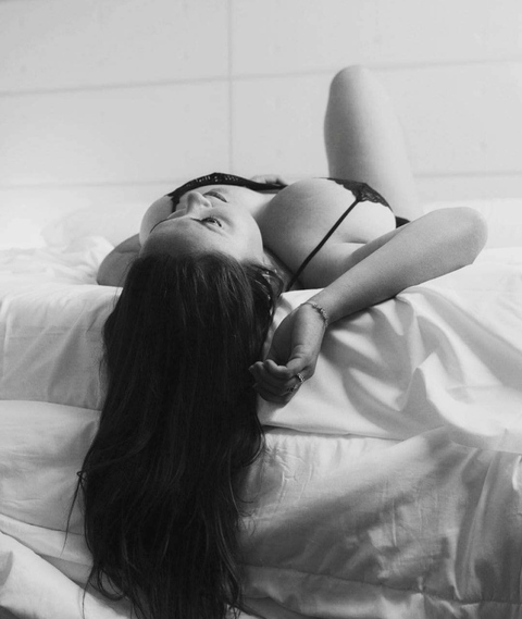 OnlyFans header picture lolitahaze